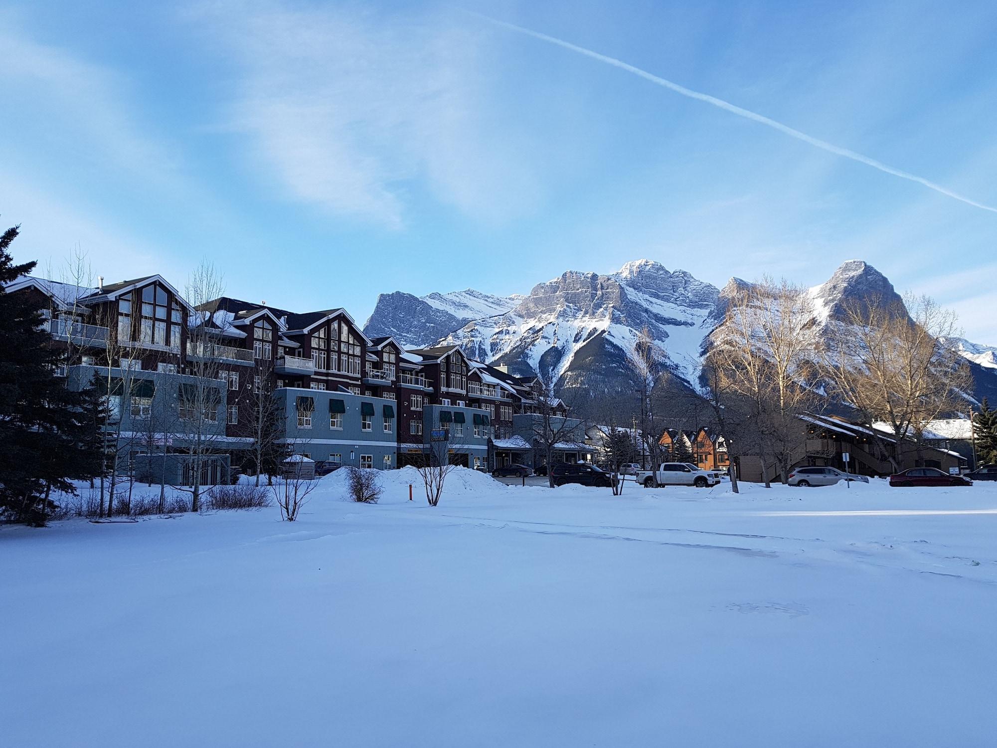 Sunset Mountain Inn Canmore Eksteriør billede